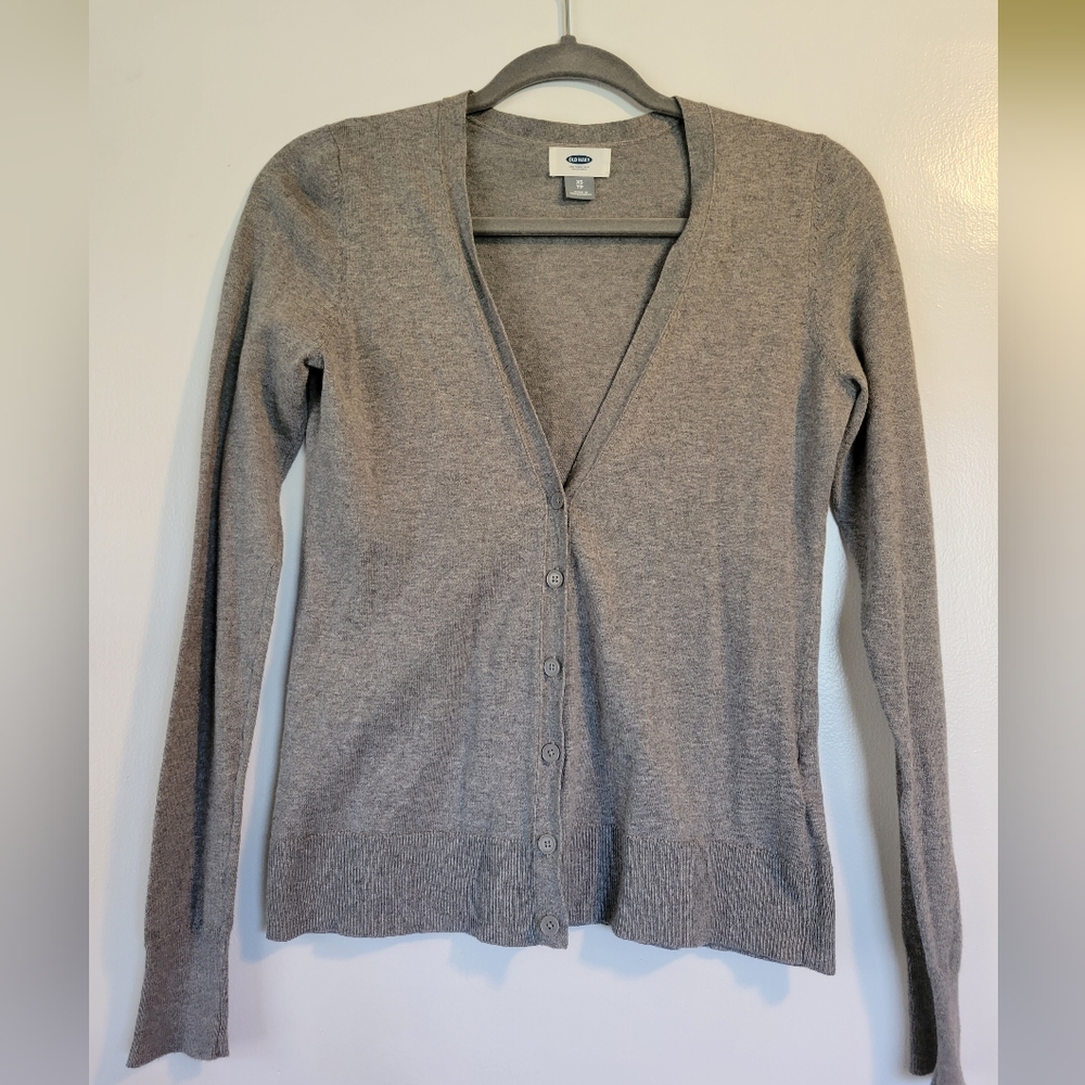 Lightweight V-Neck Cardigan in Graphite